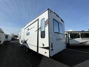 Nouvelle caravane de camping F-o-r-e-s-t R-i-v-e-r Sabre 32G-K-S 2024 à vendre - Product Image 6