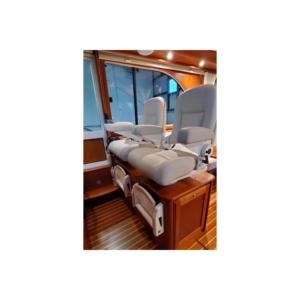 Barco Usado 2021 Sabre 45 Salon Express con Casco de Fibra de Vidrio, Motor a Gasolina, Velocidad de 35.0-40.0 Nudos, Tecnología de Infusión al Vacío - Product Image 4