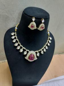 Ensemble exclusif de Kundan de mariée artisanal boucles d'oreilles majestueuses en laiton pour l'élégance classique pour les mariées de mariage - Product Image 6