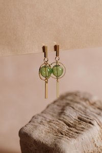 Boucles d'oreilles géométriques en argent plaqué or 14 carats avec perles de verre creuses, style bohème chic, shabby chic, bijoux faits à la main, cadeau pour elle - Product Image 3