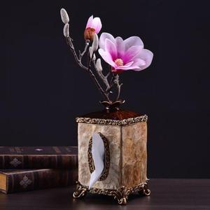 Porte-mouchoirs en résine élégant avec des motifs complexes et idéal pour la décoration intérieure moderne et l'amélioration de l'esthétique de la table - Product Image 6