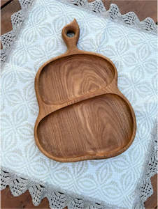 Plateau de service en bois arrondi à deux cloisons vernis naturel - Product Image 2