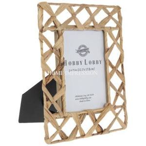 Cadre photo luxueux en laiton en métal avec une finition polie et un design unique parfait pour une décoration élégante à la maison. - Product Image 3