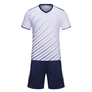 Ensembles d'uniformes de football personnalisés à dégradé de couleurs, impression numérique de dernière génération, 100% polyester, vêtements de sport unisexes pour adultes - Product Image 4