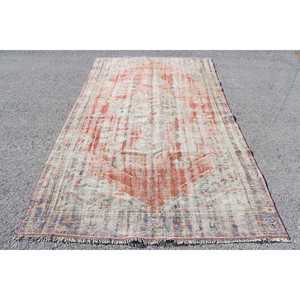 Tapis turc vintage 5,2x8,9 pieds, tapis en laine rouge à grands motifs de plantes et d'arbres - Product Image 1