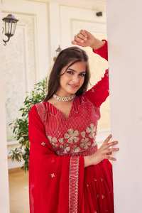 Designer Wedding Wear Lehenga Choli et Dupatta avec un travail de séquence de broderie - Product Image 6