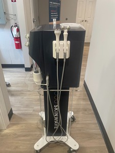 Sistema facial de tratamiento Cartessa SkinWave 2022 con pieza de mano Aqua, pieza de mano de pulso eléctrico y pieza de mano de doble elevación - Product Image 5