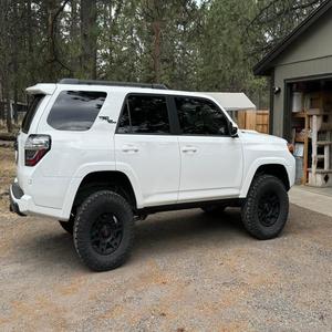 Precio barato Toyota 4 Runner bastante usado fresco y limpio Venta caliente disponible ahora con volante a la izquierda y a la derecha - Product Image 4