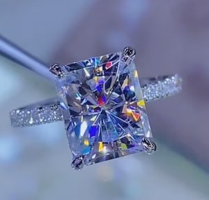 Anillo de compromiso de plata de ley moissanita, anillo de ajuste pavimentado para mujer, regalo de boda para ella, regalo de corte radiante de Halo para ella - Product Image 5