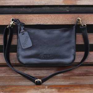 Élégant sac à main en cuir véritable fait à la main avec fermeture à glissière élégant sac à bandoulière de tous les jours en rouge, marine et noir fait à la main en Indonésie - Product Image 5