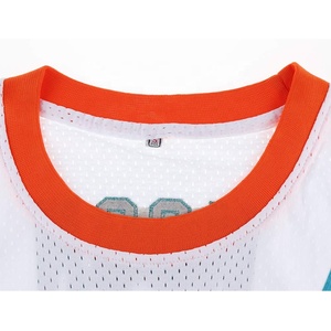 Camiseta Deportiva sin Mangas con Botones, Cuello en V, Ajuste Atlético, Transpirable, 100% Poliéster, Absorbe la Humedad, Cierre Completo con Botones - Product Image 2