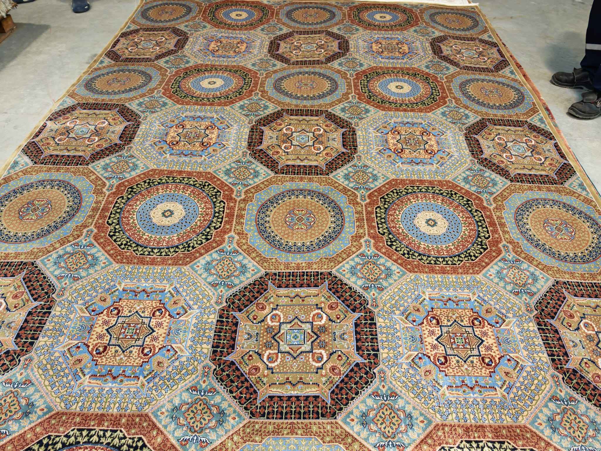 สีเบจ-แดง