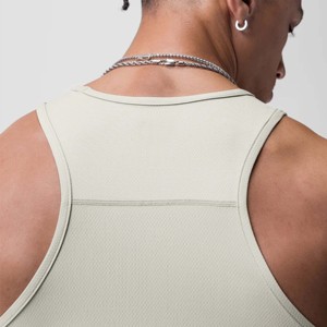 Camiseta sin mangas de rendimiento ligero para hombre: perfecta para correr, gimnasio y entrenamientos de alta intensidad - Product Image 4