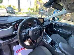 Toyota RAV4 LE 2023 Usado en Excelentes Condiciones - Product Image 3