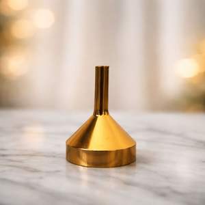 Embudo con Acabado de Cobre y Asa para una Transferencia de Líquidos sin Derrames, Diseño Duradero, Ideal para Cocina, Bar y Uso Doméstico - Product Image 6