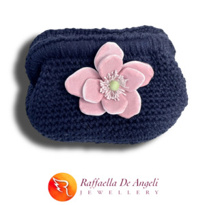 Sac à main d'hiver pour femme en tissu de coton bleu avec motif géométrique et embellissement floral, fermeture à ressort, 06, fait main en Italie, Raffaella - Product Image 2