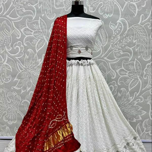 Magnifique fil de coton Lakhanvi fonctionne Lehenga avec Pure Bandhej Dupatta - Product Image 1