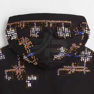 Sweat à capuche brodé de strass pour homme, mélange de coton doux avec un design de cristal accrocheur - Product Image 2
