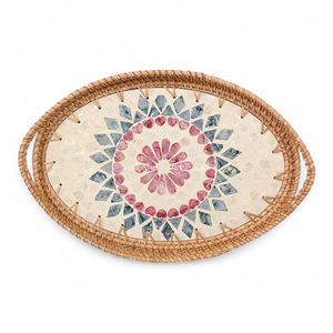 Bandeja de Servir Flexible Hecha a Mano de Ratán Natural y Madreperla, Estilo Bohemio, para Decoración de Mesa y Comedor - Product Image 1