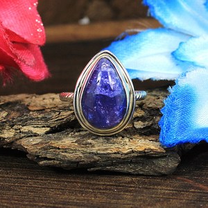 Vente en gros d'anneaux en argent sterling 92,5 avec pierre précieuse tanzanite naturelle de forme poire - Product Image 1