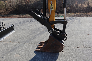 Mini-excavatrice Sany SY26U d'occasion à vendre, également disponible : SY26, SY35U, CAT 303.5E2, PC30, MR35, excavatrice sur chenilles de 3,5 tonnes avec pince hydraulique. - Product Image 6