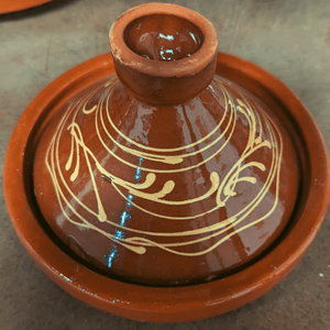 Tajine marocain en argile, fait main, avec couvercle en céramique, ensemble de 2 pièces, ustensiles de cuisson écologiques pour four et cuisinière, poignées en acier inoxydable - Product Image 1