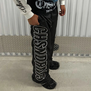 Pantalon baggy en nylon tendance avec ceinture élastique, ceinture réglable, fermeture éclair et bouton, poches, jambe large, couleur noire - Product Image 4