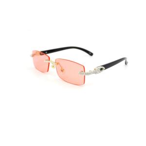 La construction en métal et en verre reflète la qualité et l'attention au détail, les lunettes de soleil vous font instantanément l'effet d'être plus élégant et plus confiant. - Product Image 3