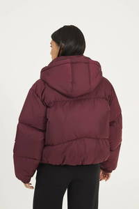 Chaqueta Acolchada de Mujer al por Mayor con Logotipo Personalizado, Tejida, de Lona y Poliéster, Impermeable, Transpirable para Uso en Exteriores - Product Image 2