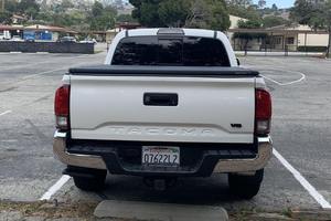Toyota Tacoma TRD Pro 2018 Usada en Buen Estado, Doble Cabina 4x4 V6, Diferencial Trasero con Bloqueo Electrónico, Mayormente sin Modificaciones - Product Image 2