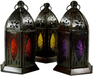 Lanterne marocaine en verre jaune tendance de haute qualité, porte-bougie en verre et métal fait à la main pour la décoration de la maison et des événements, pour Diwali - Product Image 3