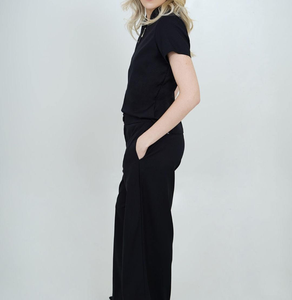 L'usure active frotte des ensembles d'uniformes avec la coupe fraîche de douille courte et le collier de support structuré pour les environnements médicaux - Product Image 2