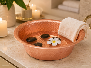 Cuenco de cobre artesanal para pedicura con textura martillada, forma redonda, para uso en spa. - Product Image 4