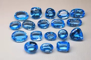 Topacio Azul Natural, Color Azul Cielo, Gema Suelta Grande Hecha a Mano por Mehrajudin Gems AA-39, 5-8 Quilates, Encerada/Aceitada - Product Image 4