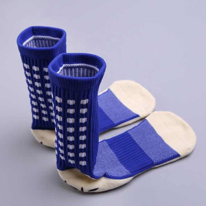 ถุงเท้าเล่นกีฬากันลื่นสำหรับเล่นฟุตบอลบาสเก็ตบอลถุงเท้ามีโลโก้ออกแบบได้ตามต้องการ - Product Image 6