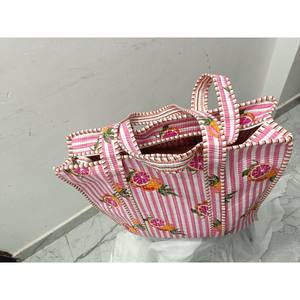 Sac à provisions en coton à imprimé floral fait à la main Grand sac à provisions Kantha Sac fourre-tout matelassé Cadeaux abordables pour femmes pour elle - Product Image 2