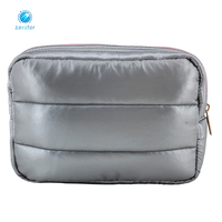 Trousse de Toilette Argentée Brillante Tendance avec Rembourrage, Intérieur Spacieux et Doublure, Fermeture Éclair Robuste, Portable – Idéale pour les Voyages et l'Usage Quotidien