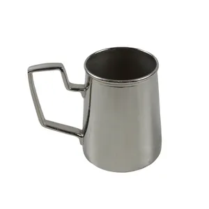 Tasse à lait de conception faite à la main, nouvelle tasse en métal de conception de finition argentée brillante, meilleure tasse d'eau potable de conception de conception de maison