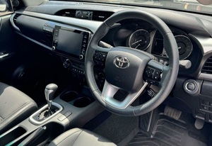 (JY) HILUX 2023 USADA, Volante a la Derecha (RHD) - Product Image 3