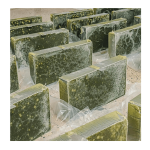 Vente en gros de savon naturel à l'huile de noix de coco écologique fabriqué au Vietnam Aide à garder la peau hydratée et propre avec divers parfums - Product Image 4