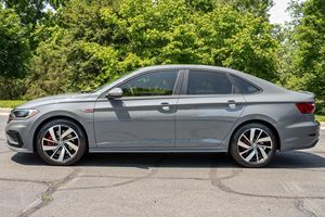 Volkswagen Jetta GLI S 2021 Usado, Inspeccionado, 1 Dueño, Transmisión Manual de 6 Velocidades, Color Gris Puro, Sin Modificaciones - Product Image 2