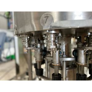 Machine de remplissage automatique haute vitesse 60 BPM pour boissons eau jus huile pâte 500ml volume pneumatique pour canettes en plastique métal - Product Image 1