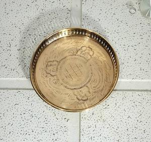 Bandeja de Servicio de Latón Macizo de Alta Calidad para Desayuno o Banquete, Diseño Floral, Bandeja Redonda de Latón Martillado Hecha a Mano - Product Image 6