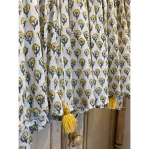 Top Estilo Bohemio Chic Gypsy - Bordado Floral de Margaritas en Seda y Chifón, Talla XL, Talla Única, Sin Cuello, con Decoración de Encaje - Product Image 4