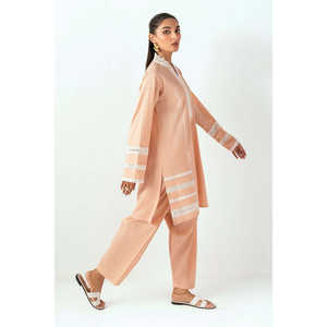 ชุดเซ็ตผ้าเครปพิมพ์ลายลูกพีชสำหรับผู้หญิง ฤดูใบไม้ผลิ/ฤดูร้อน ตกแต่งด้วยผ้าจับจีบ  ไซส์ XS ชุด 2 ชิ้น กางเกงขาสั้น - Product Image 3