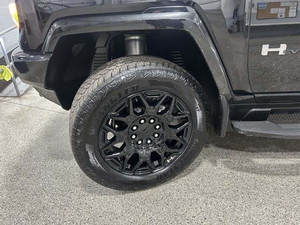 GMC HUMMER EV SUV 2024 2X AWD R20 Automatique Cuir Foncé Caméra Arrière Électrique Toit Ouvrant Feux Diurnes LED - Product Image 2