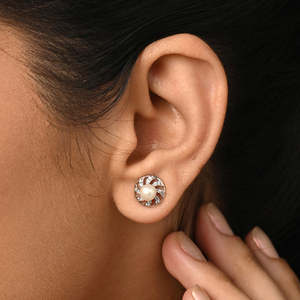 NOVAMART Fine <b>Silver</b> Damsa Real Pearl <b>Stud</b> Earrings Elegant Flower Shaped <b>Studs</b> Wholesale Export - Product Image 4