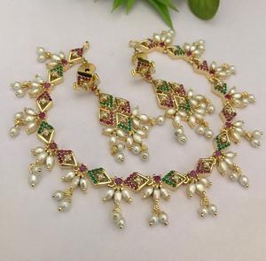 Ensemble collier et boucles d'oreilles en or plaqué de haute qualité avec des perles de CZ véritables pour un look moderne pour les femmes - Product Image 1