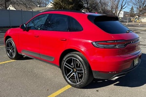 LISTO PARA ENVIAR, Volante a la Derecha/Izquierda, PORS-CHE MA-CAN 2021, Tracción en las Cuatro Ruedas, Rojo Carmín, Ruedas Macan Turbo de 20 Pulgadas - Product Image 6