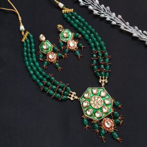 Collier Kundan perlé vert traditionnel serti de boucles d'oreilles bijoux indiens faits à la main avec Meenakari et conception de finition or - Product Image 5